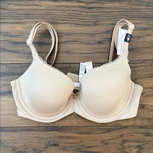 NWT Body by Victoria lightly lined bra